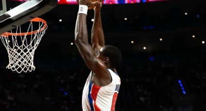Pistons vencen a Mavericks en efervescente partido de la NBA en México
