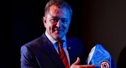 El exfutbolista Carlos Hermosillo presume en redes sus goles ante Pumas y un fan felino le replica: “¿No te acordarás cuántos millones desviaste de la Conade?”