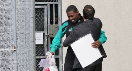 Antonio Brown, exjugador de la NFL, es liberado de la cárcel bajo fianza para enfrentar su juicio por intento de asesinato