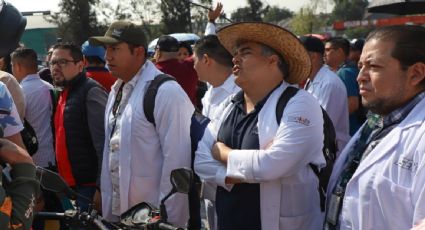 Empleados de la Secretaría de Salud del Edomex protestan en Segob por falta de pagos