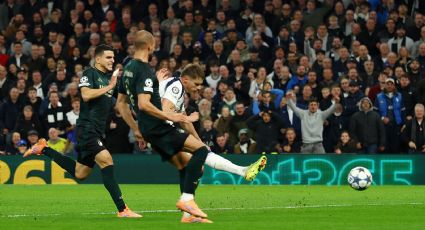 'A lo Maradona y Messi': El defensa Micky van de Ven marca un golazo en la Champions League tras conducir 90 metros el balón