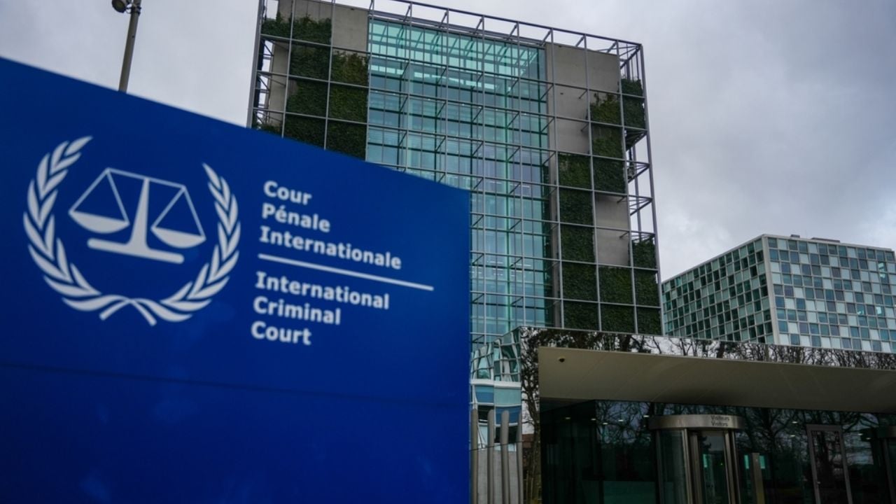 La Corte Penal Internacional suspende a su fiscal jefe tras 