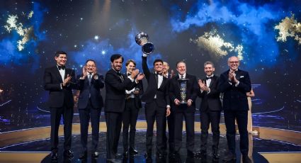 Lando Norris recibe el trofeo que lo acredita como campeón del mundo de la F1; Verstappen argumentó gripa y no estuvo presente