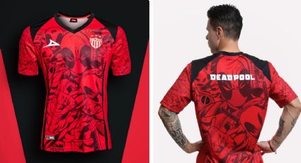 Necaxa lanza playera con la imagen del comic de 'Deadpool', personaje que en el cine interpreta el actor Ryan Reynolds, accionista del equipo