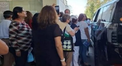 Trabajadores de Veracruz reclaman la entrega de un bono de casi 15 mil pesos en vales para el titular de Salud