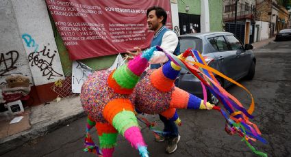 Familias desalojadas celebran las posadas frente a sus antiguos hogares como protesta por la gentrificación