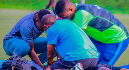Futbolista de Burundi fallece en pleno partido por tragarse una moneda como parte de un ritual africano