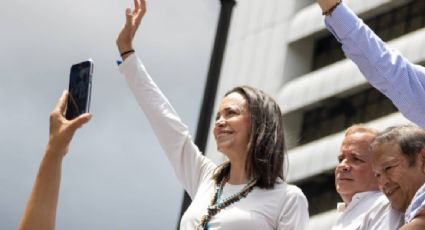 María Corina Machado no acude a rueda de prensa en Oslo; "está intentando llegar", afirma su hermana