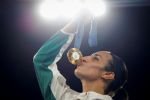 La boxeadora Imane Khelif tomará “medidas legales” tras denuncia contra el COI que la considera como atleta transgénero