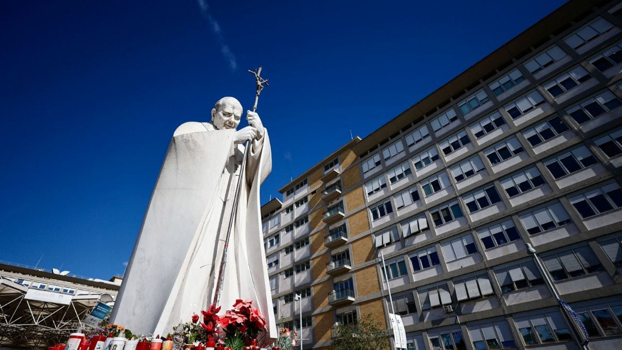 El papa Francisco hará mañana su primera aparición pública desde la ventana de su habitación en el hospital