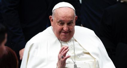 El papa Francisco está de "buen humor" y reinició actividades laborales, pero aún no hay fecha para el alta