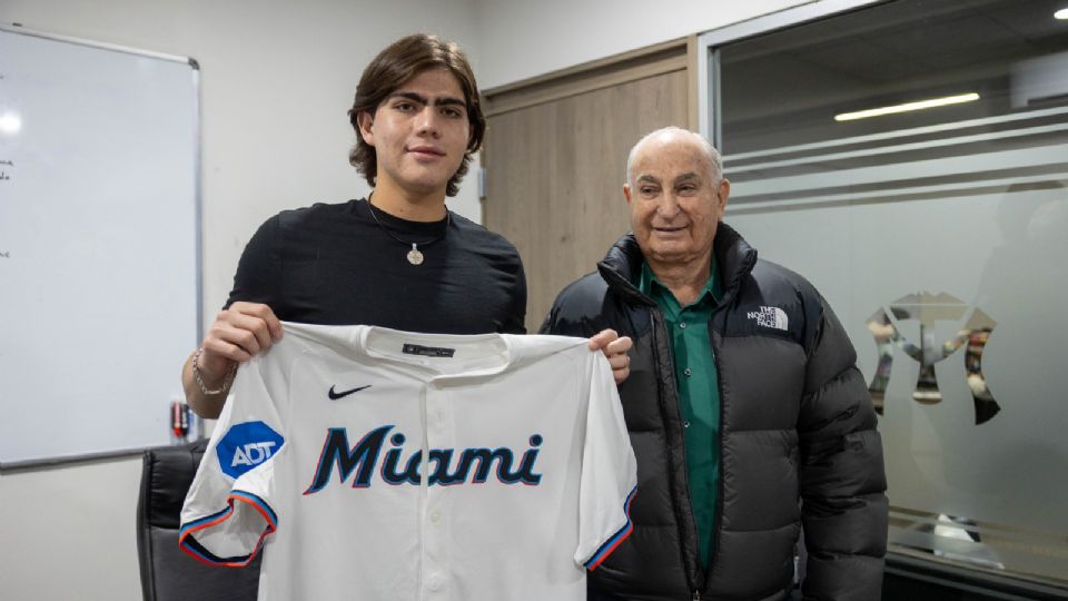 Juan Franco, con el jersey de Marlins.