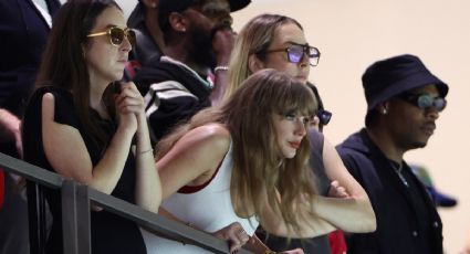 Taylor Swift es abucheada al aparecer en la pantalla del Superdome de Nueva Orleans; su reacción fue de sorpresa