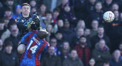 ¡Escalofriante! Patada en la cara lesiona a Philippe Mateta, del Crystal Palace, quien tuvo que recibir oxígeno antes de ser trasladado a un hospital