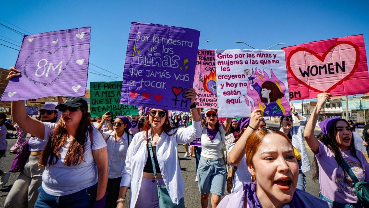 Sheinbaum dice estar del lado de las víctimas de desaparición y feminicidio tras marchas del 8M