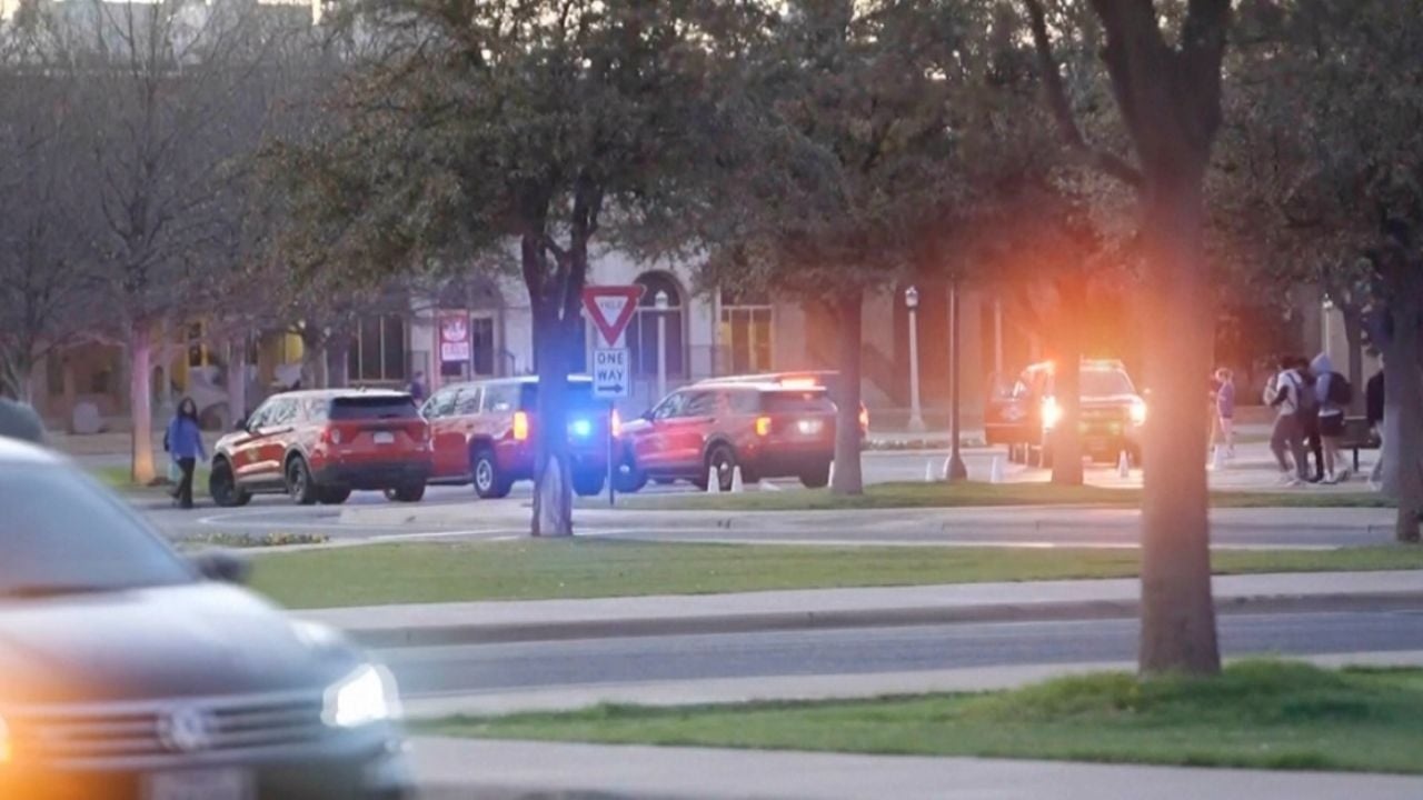 Se registra explosión en la Universidad de Texas; evacúan el campus y cancelan clases