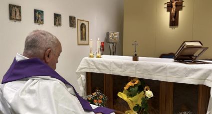El Vaticano difunde foto del papa Francisco en la misa de la capilla del hospital Gemelli