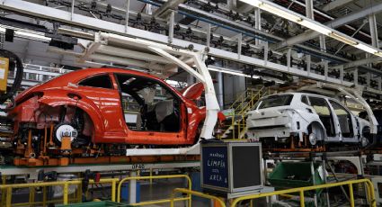 Industria automotriz mexicana enfrenta incertidumbre por posible cambio en las reglas del T-MEC, alerta la AMIA
