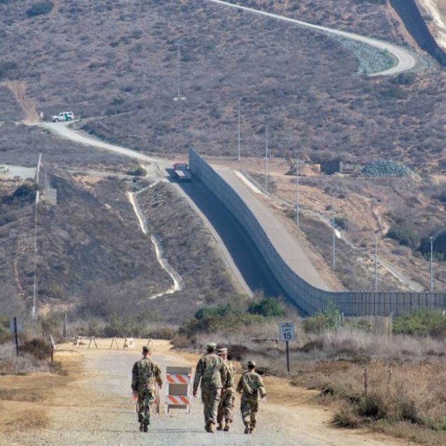 Gobierno de Trump ordena a dos agencias de satélites espía vigilar la  frontera con México | LatinUS
