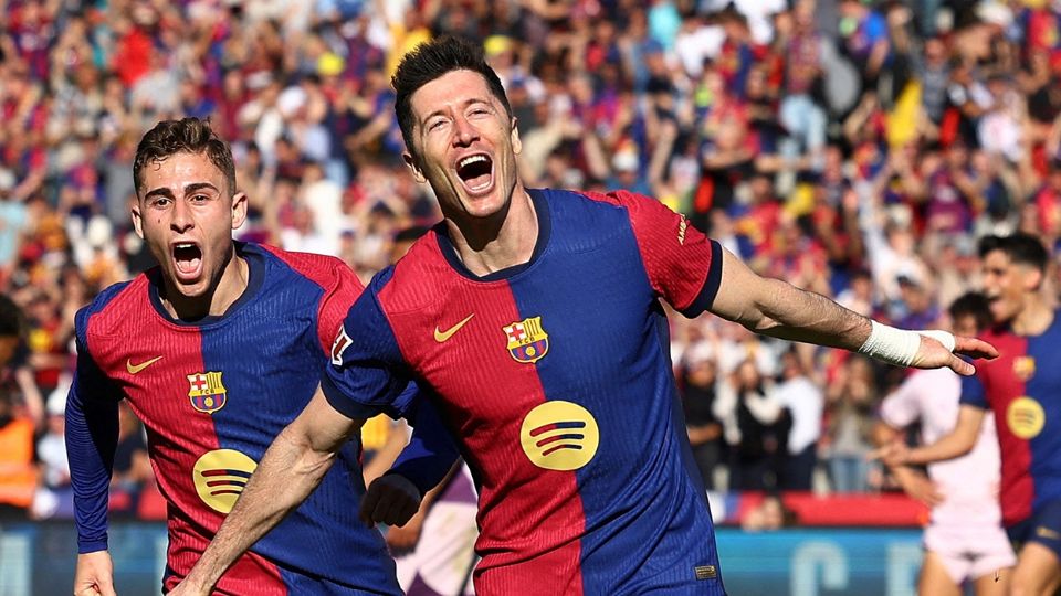 Lewandowski celebra ante el Girona.