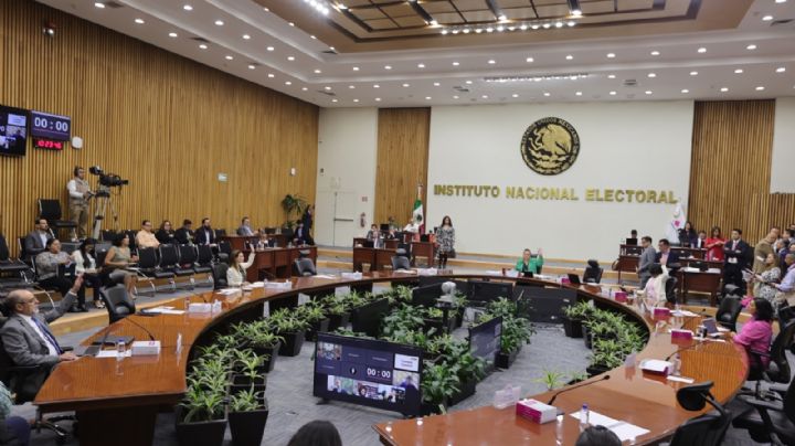 Unidad de Fiscalización del INE admite a trámite denuncia contra Yasmín Esquivel y Loretta Ortiz por apoyos del SME y SNTE
