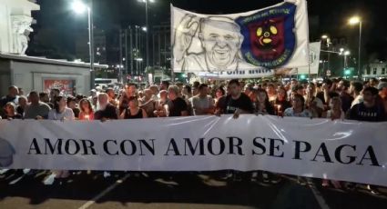 "Amor con amor se paga": marcha de antorchas en Buenos Aires en apoyo a la salud del papa Francisco