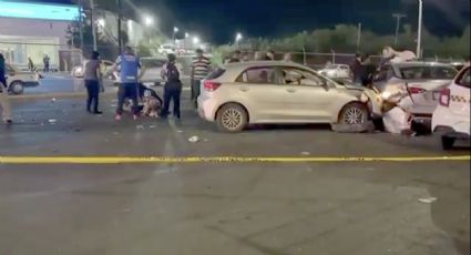 ¡Imprudencia al volante! Carambola afuera del estadio de Rayados deja un saldo de cinco personas atropelladas y siete autos dañados