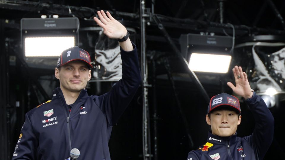 Verstappen y Tsunoda, durante la convivencia en Tokio con aficionados.