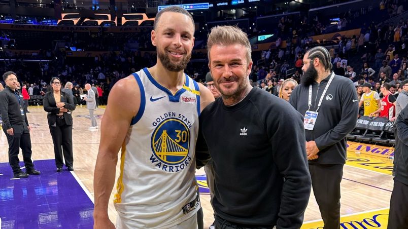 Stephen Curry, jugador de los Lakers, junto a David Beckham, copropietario del Inter Miami.