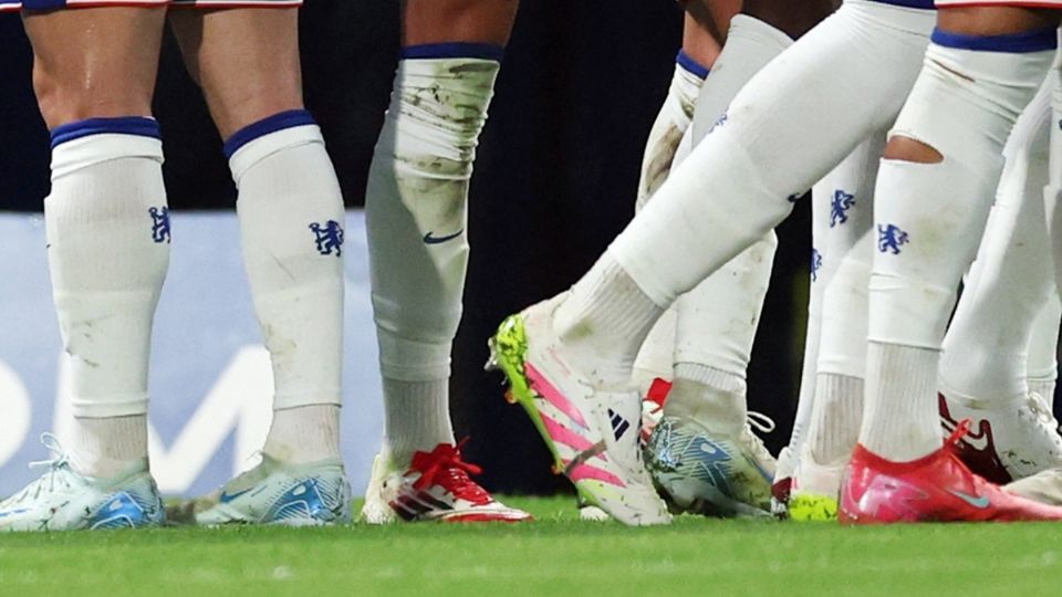 Jugadores de futbol durante un partido.