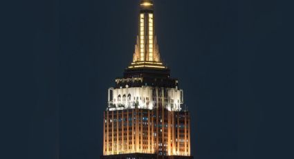 Empire State se ilumina de oro y blanco en honor a León XIV, primer pontífice estadounidense