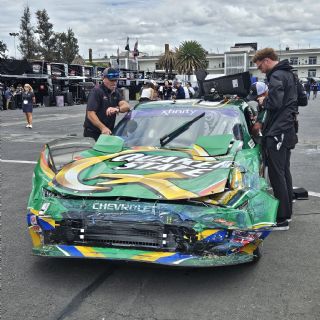 El mexicano Daniel Suárez estrella su auto en Xfinity Series en CDMX