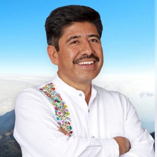 “A mi no me puso nadie”, asegura Hugo Aguilar Ortiz tras recibir su constancia de mayoría