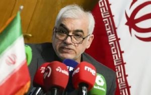 "Si EU nos dispara una sola bala, sus bases serán nuestro objetivo", advierte embajador iraní