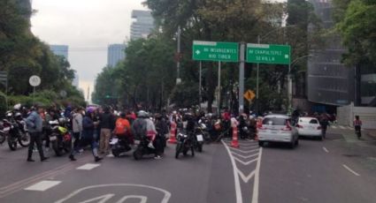 Repartidores por aplicación bloquean Paseo de la Reforma y Circuito Interior; exigen explicación del impacto de la nueva Ley de Trabajo