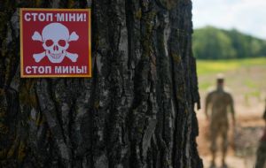 Finlandia aprueba salir del tratado internacional contra minas antipersonas; busca fortalecer su defensa contra Rusia