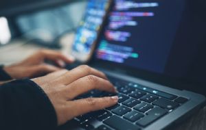 Filtran datos de 16 mil millones de cuentas de inicio de diferentes plataformas en uno de los mayores hackeos de "la historia"