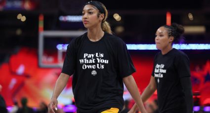 Jugadoras de la WNBA protestan por mejoras salariales con una playera en el calentamiento del Juego de Estrellas: "Páguenos los que nos deben"