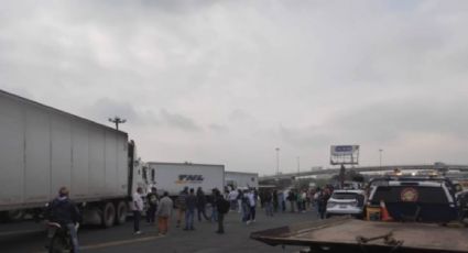 Transportistas bloquean autopistas en el Edomex por la desaparición de uno de sus líderes