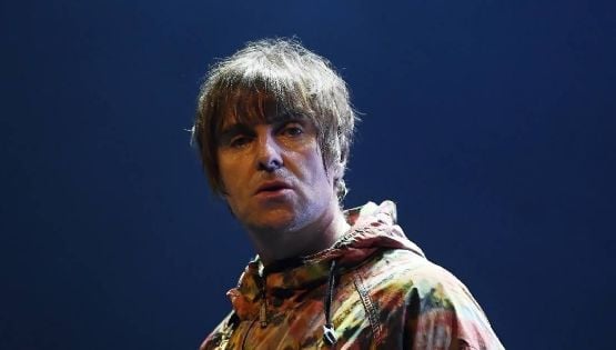 Cantante de Oasis arremete contra ayuntamiento de Edimburgo por criticar a sus fans