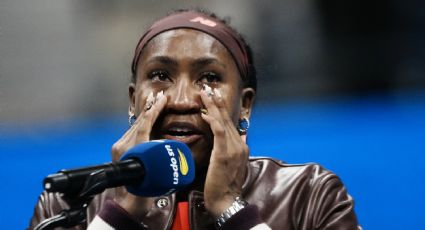 Inspiración pura: Coco Gauff llora al perder cuatro saques, pero se levanta con emotivo apoyo de Simone Biles y avanza en el US Open
