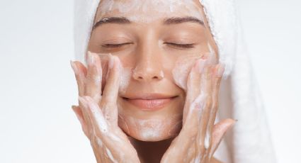 Dermatólogos piden precaución con rutinas y productos para cuidado de la piel de las redes sociales