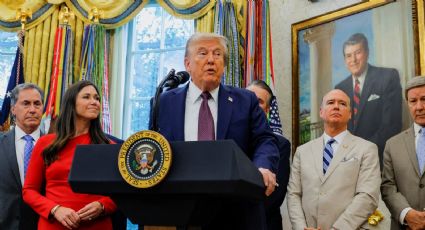 Trump afirma que fabricantes de vehículos en China, México y Canadá empezaron a trasladar sus plantas a EU