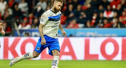 Se vio como novato: Sergio Ramos falla penalti 'a lo Panenka' en la visita del Monterrey al Toluca