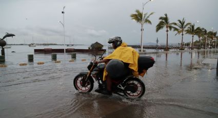Seguirán las fuertes lluvias en el norte del país este jueves por el huracán "Lorena"