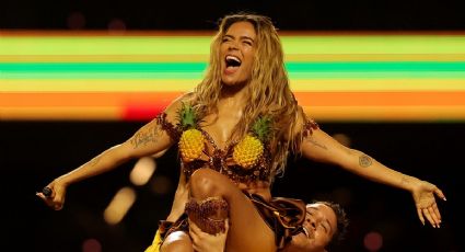 La cantante colombiana Karol G le pone toque latino y sabor al medio tiempo del partido entre Chiefs y Chargers en Sao Paulo