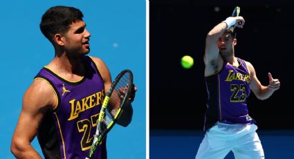 ¡En honor al ‘Rey’! El tenista español Carlos Alcaraz entrena con el jersey de LeBron James, jugador de los Lakers, previo al Abierto de Australia