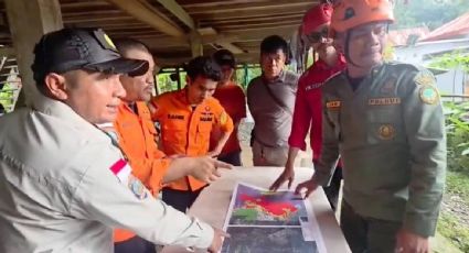 Se estrella un avión en Indonesia con 10 personas a bordo; rescatistas localizan uno de los cuerpos