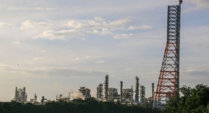 La refinería Dos Bocas suspende sus operaciones tras una falla eléctrica: Reuters