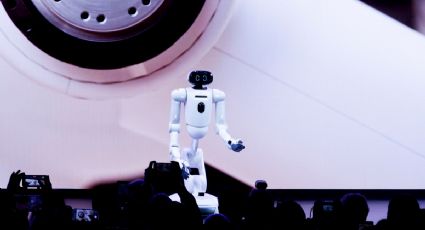 Presentan robot con inteligencia artificial que promete realizar tareas domésticas